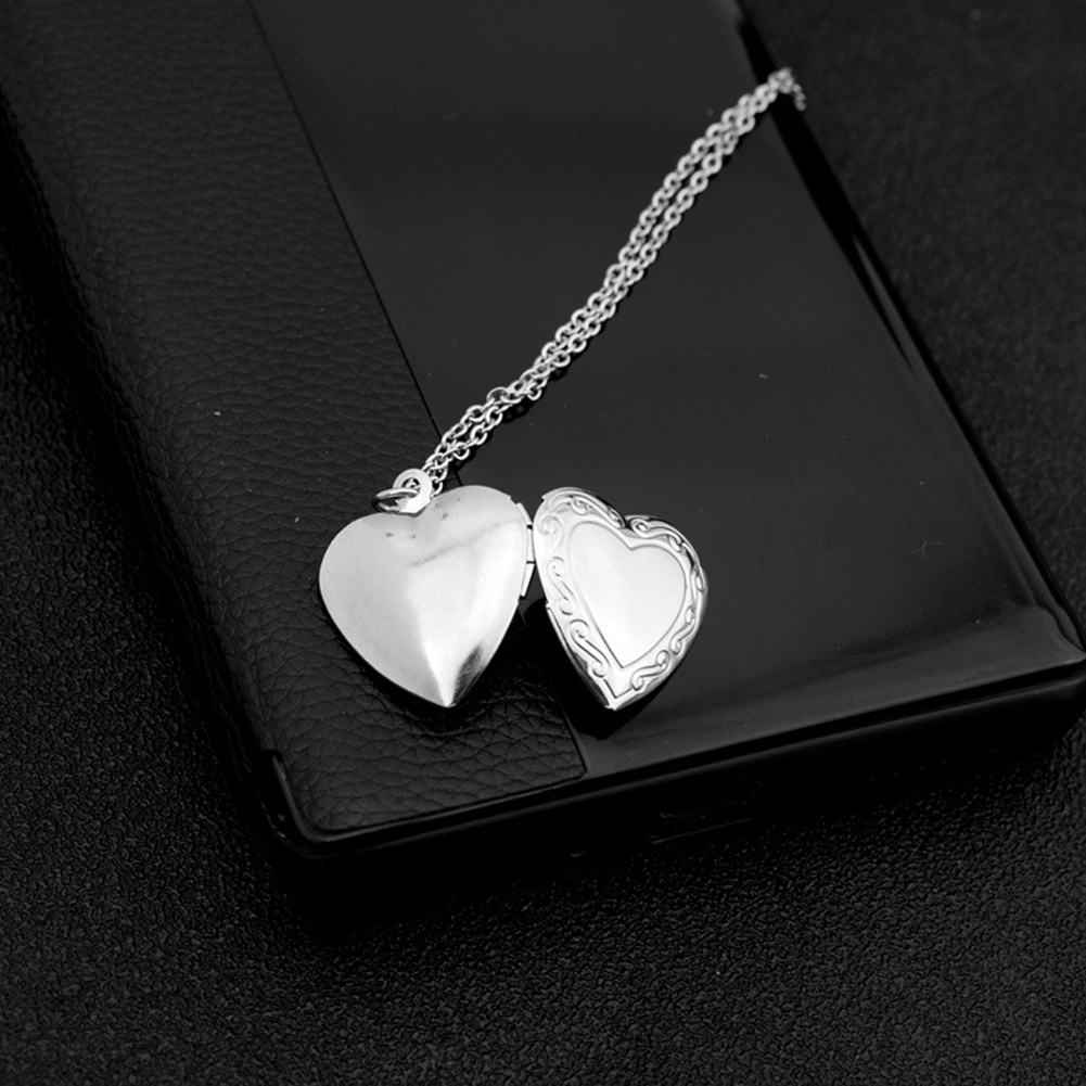 قلادة مفتوحة على شكل قلب للنسا - مراجعة Men Accessories Locket وسعره