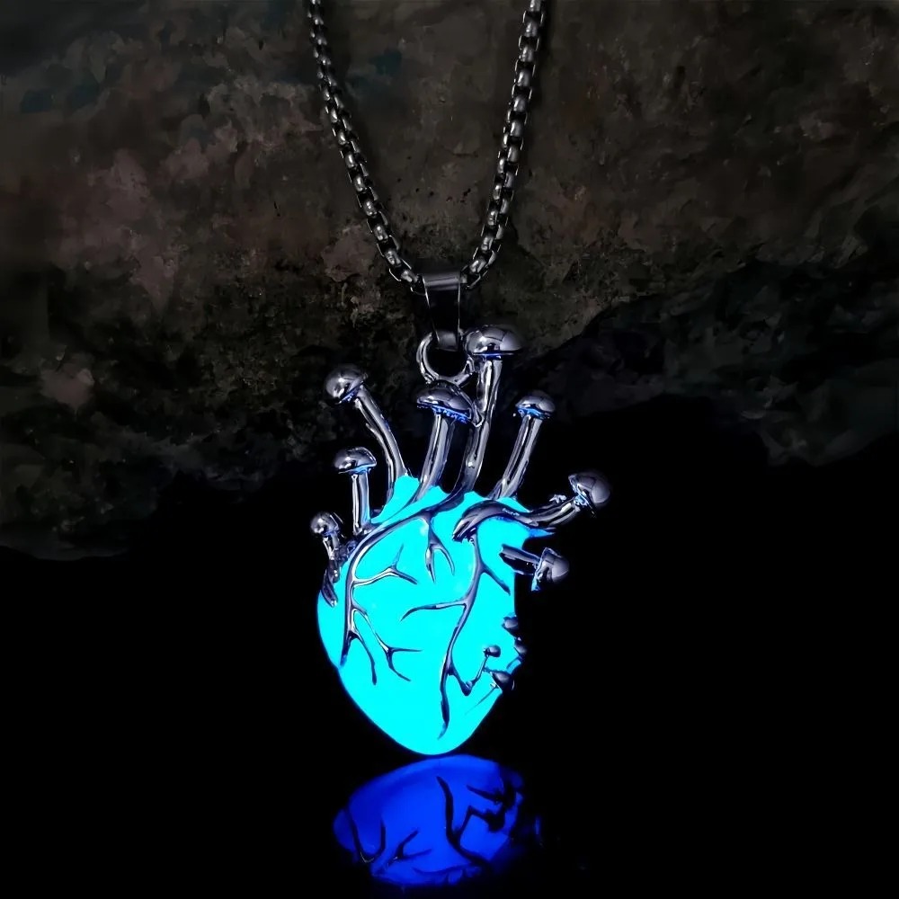 قلادة على شكل قلب تتوهج في الظ - مراجعة Men Accessories Locket وسعره